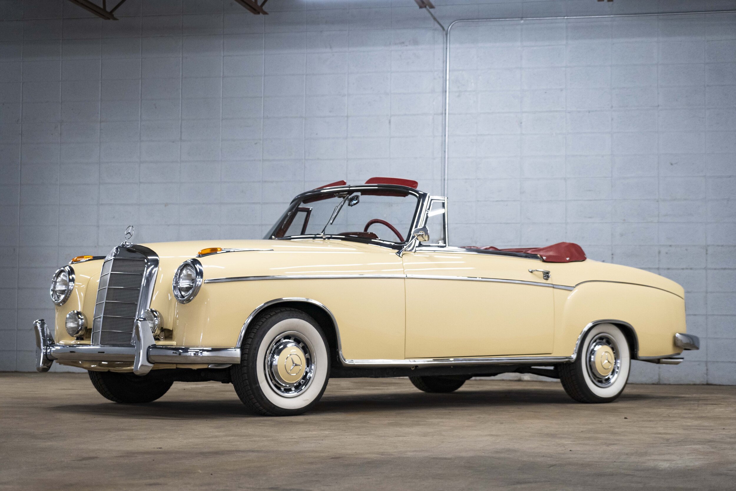 1960 Mercedes Benz 220S (17).jpg