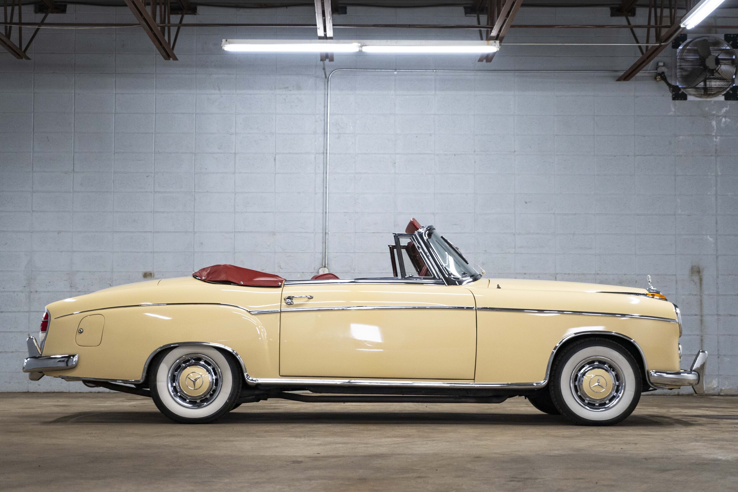 1960 Mercedes Benz 220S (18).jpg