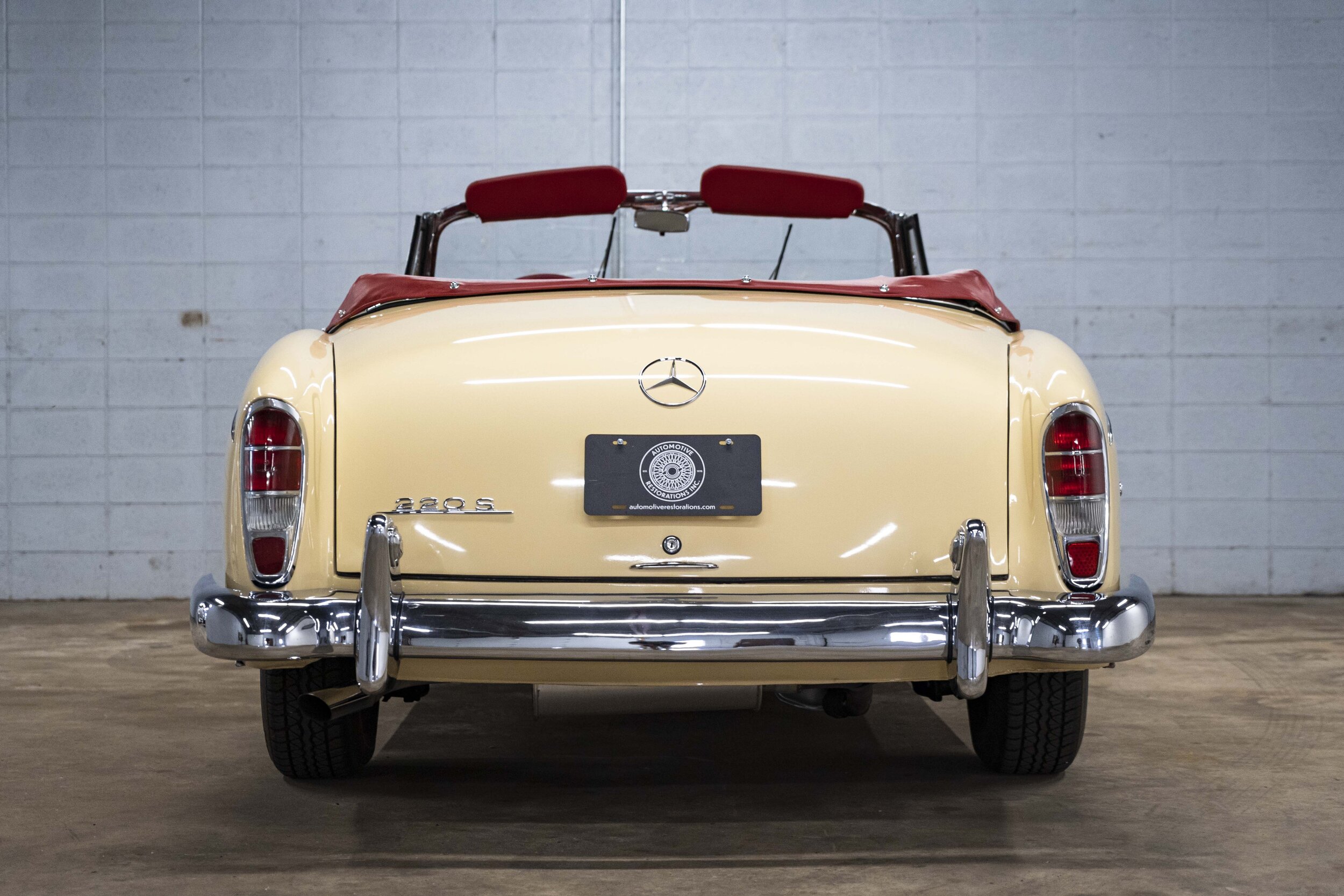 1960 Mercedes Benz 220S (24).jpg