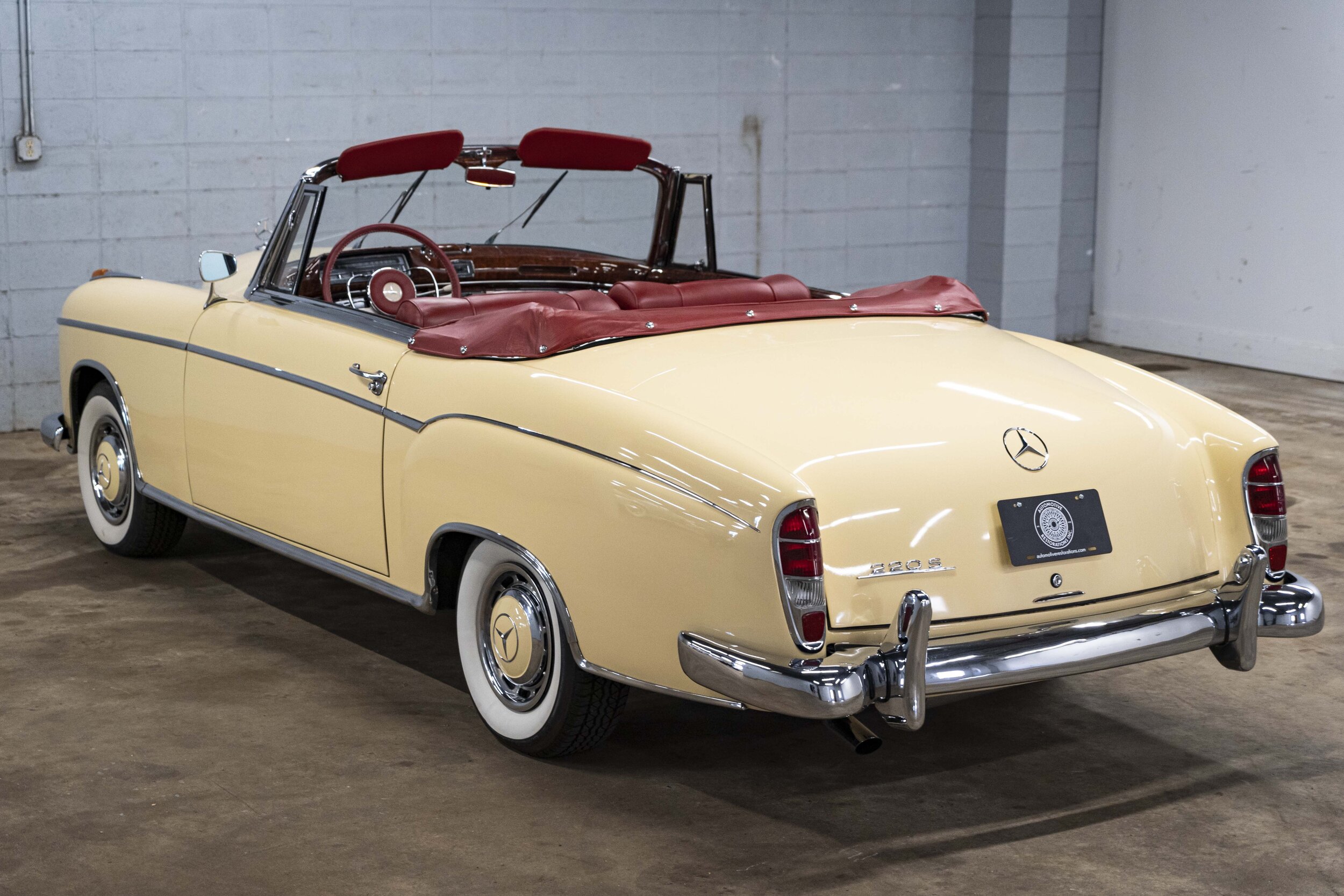 1960 Mercedes Benz 220S (26).jpg