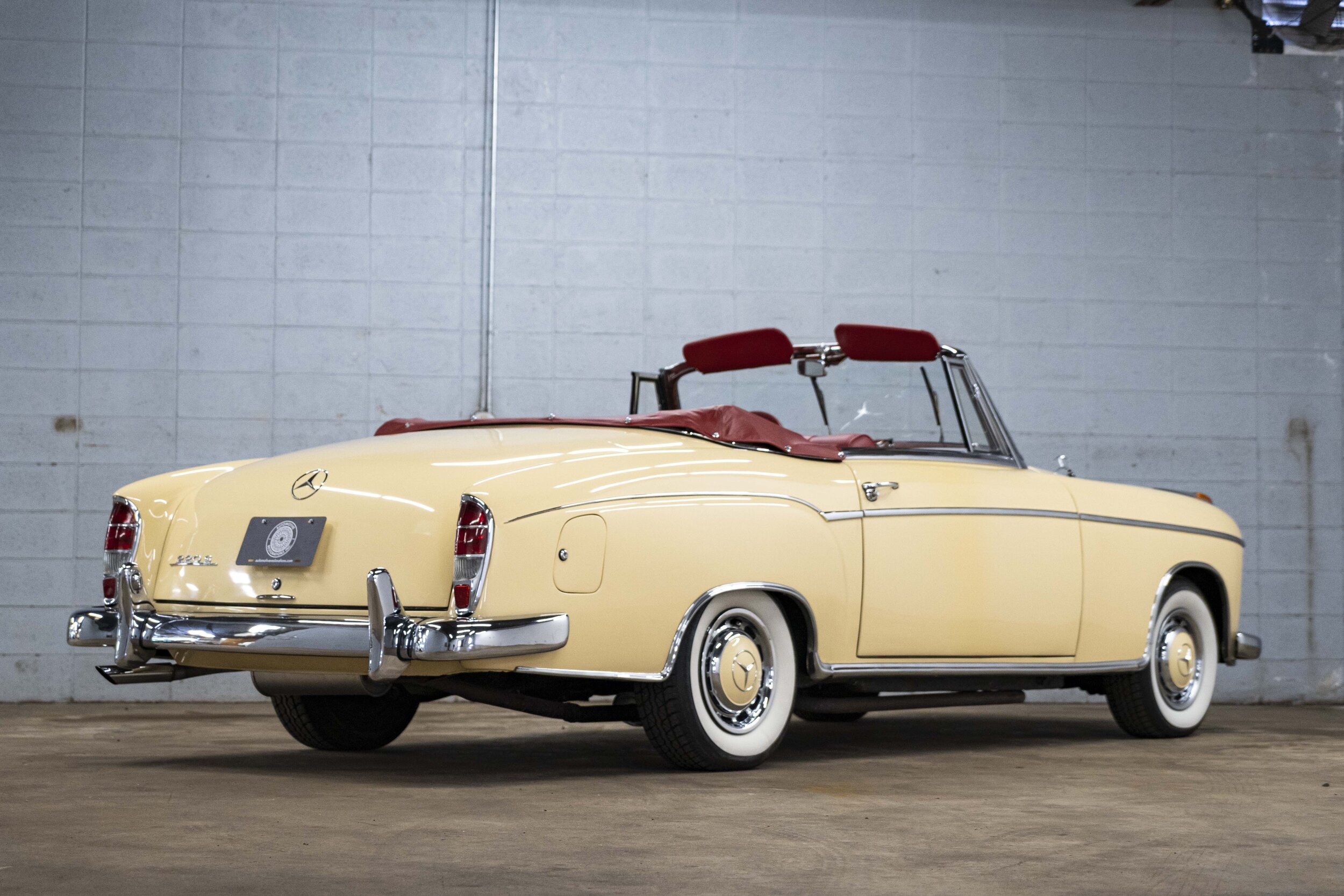 1960 Mercedes Benz 220S (32).jpg