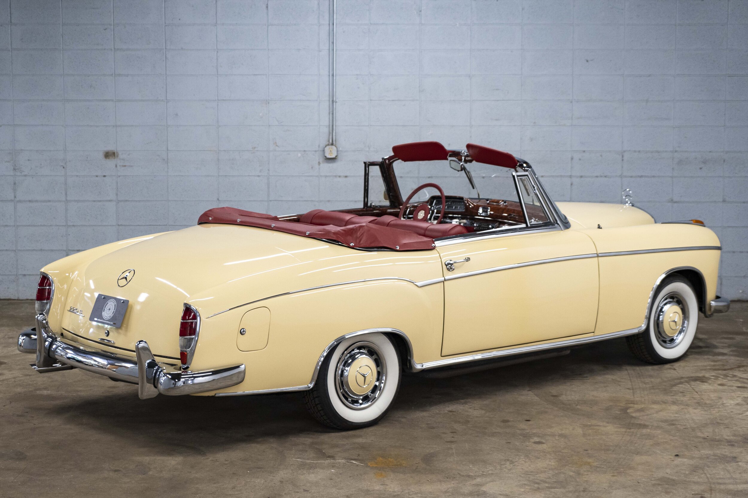 1960 Mercedes Benz 220S (35).jpg