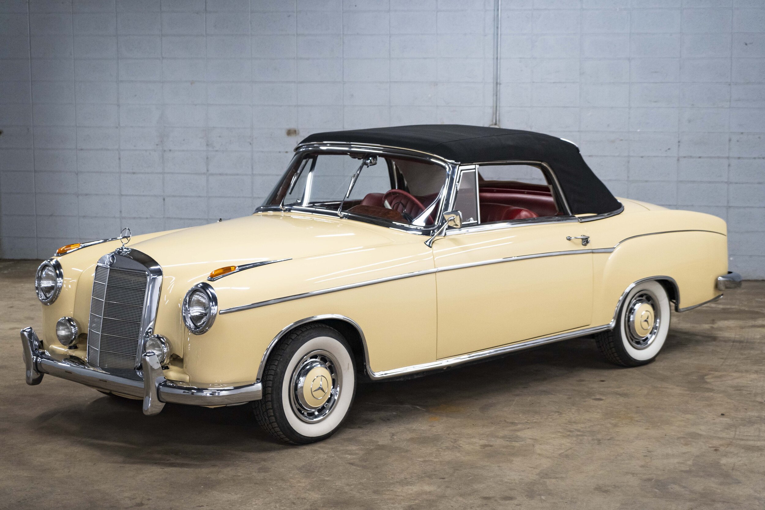 1960 Mercedes Benz 220S (41).jpg