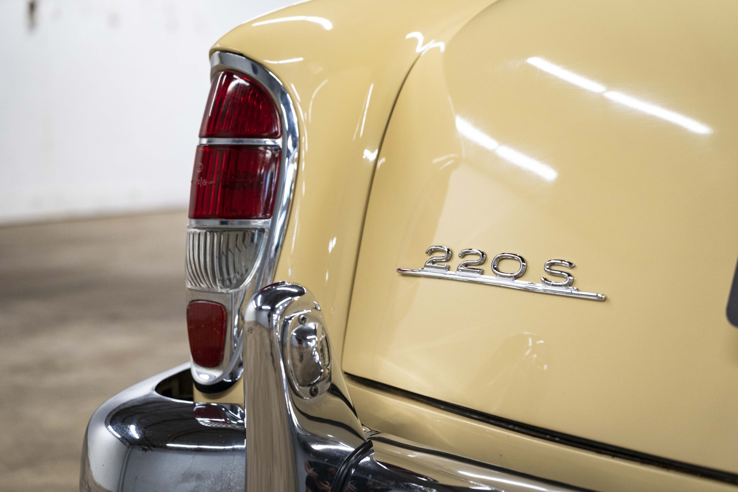 1960 Mercedes Benz 220S (72).jpg