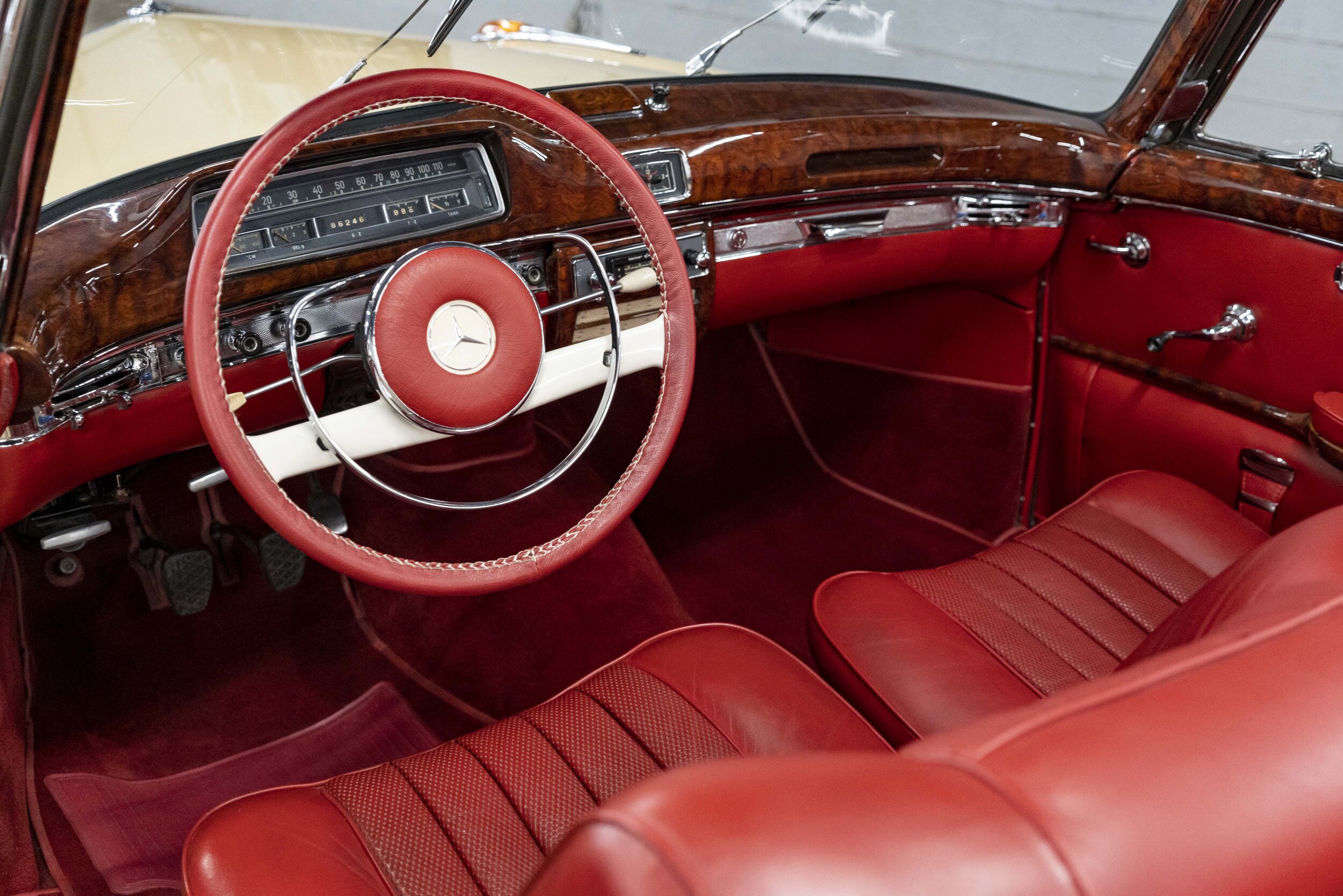 1960 Mercedes Benz 220S (77).jpg