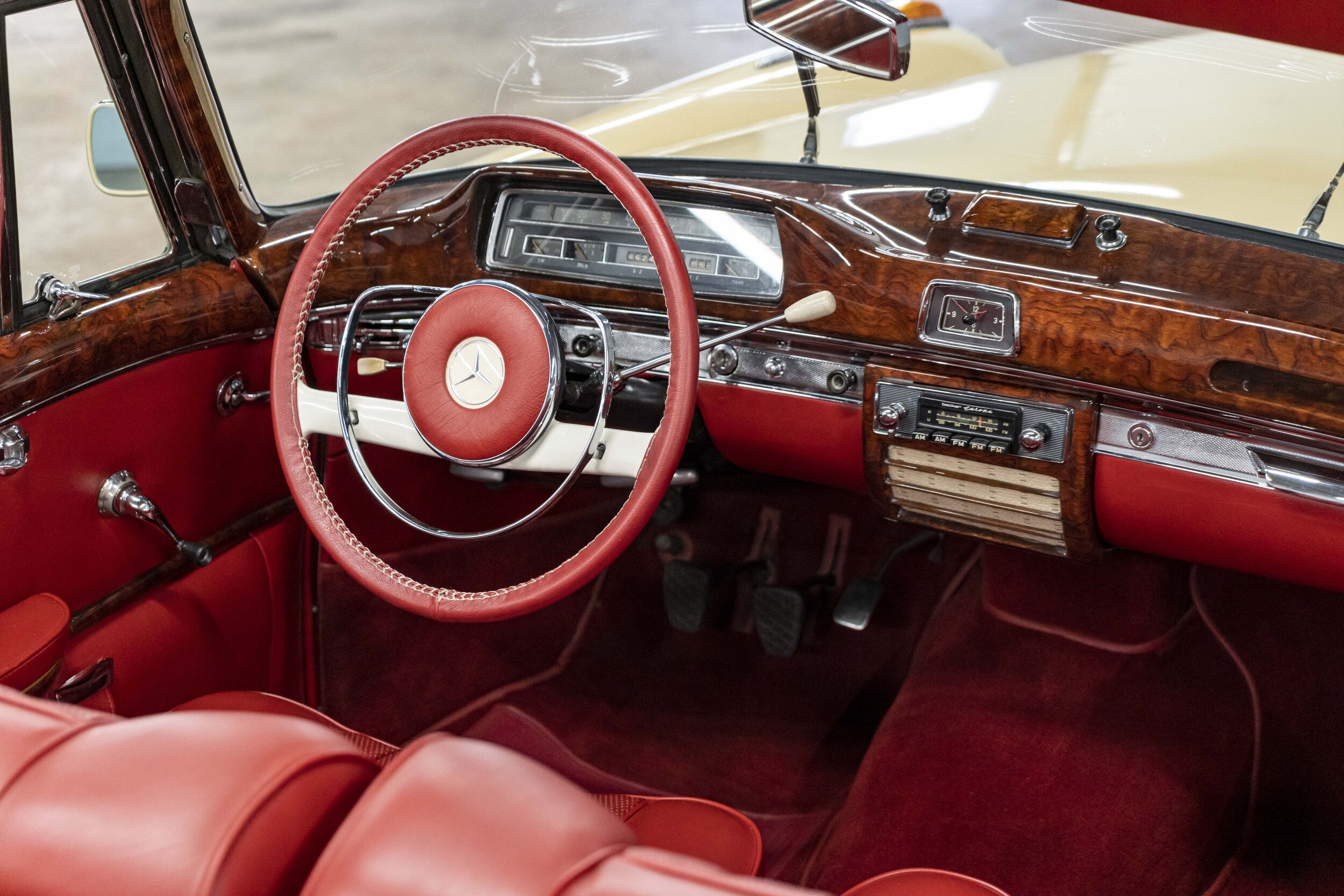 1960 Mercedes Benz 220S (96).jpg