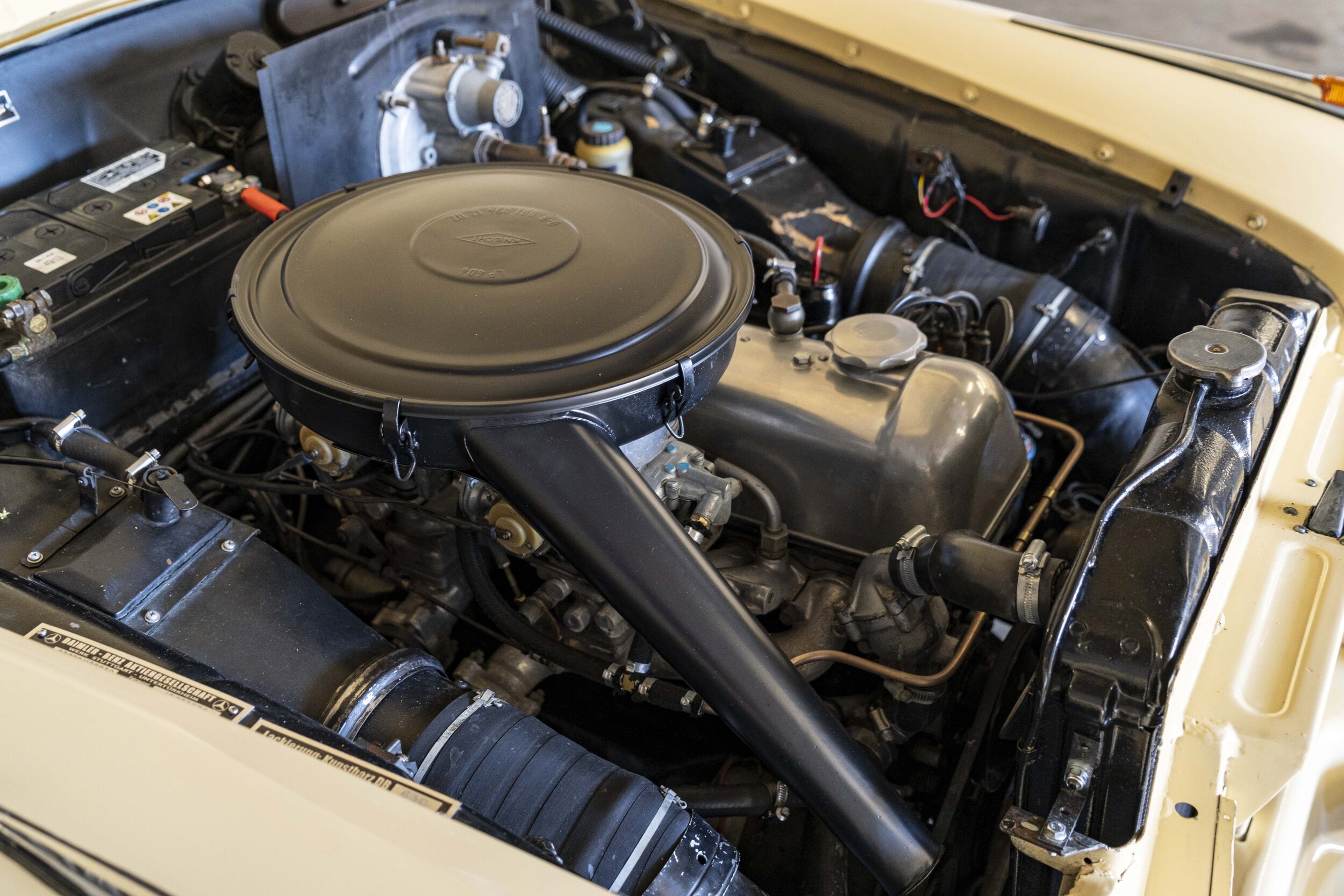 1960 Mercedes Benz 220S (123).jpg