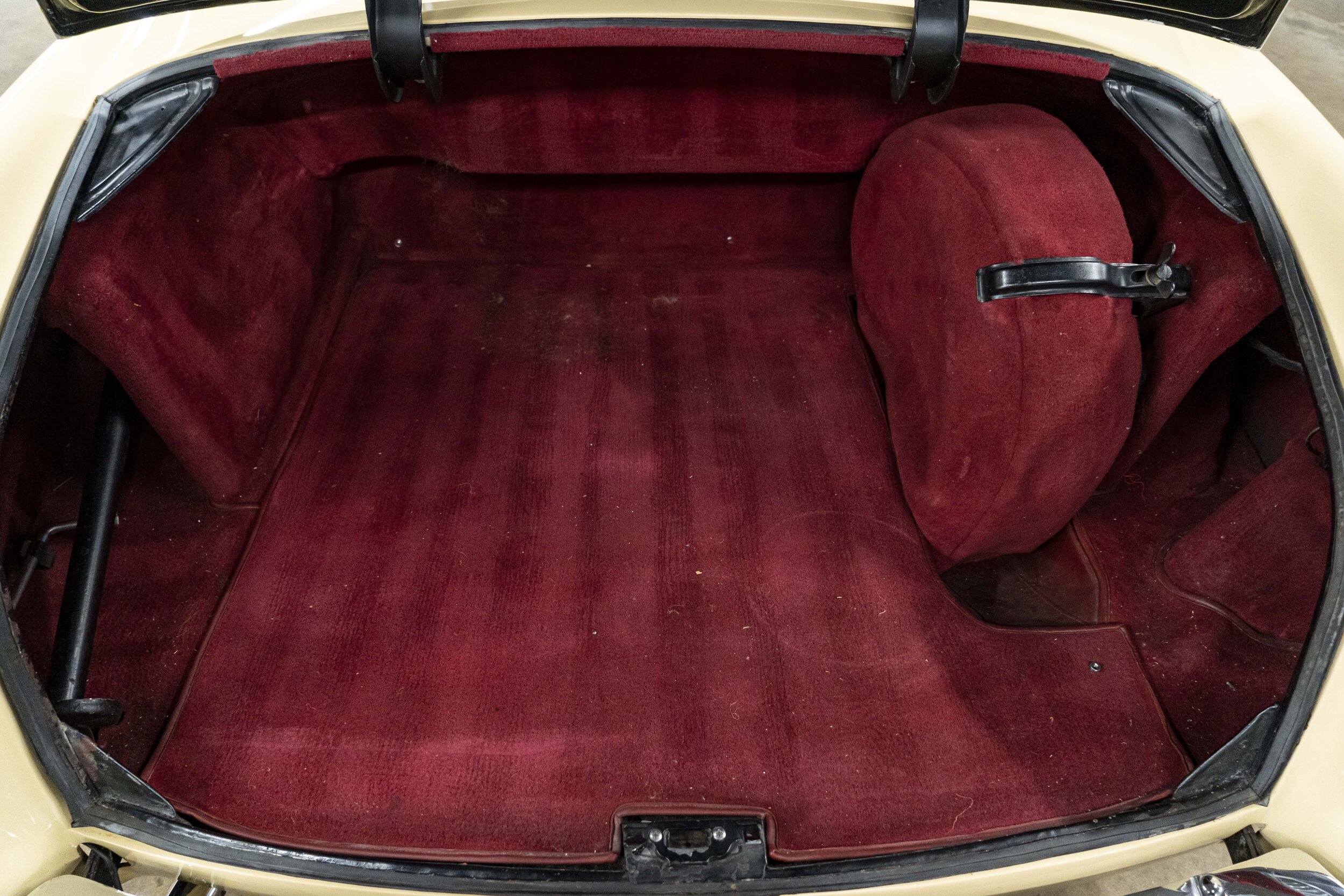 1960 Mercedes Benz 220S (129).jpg
