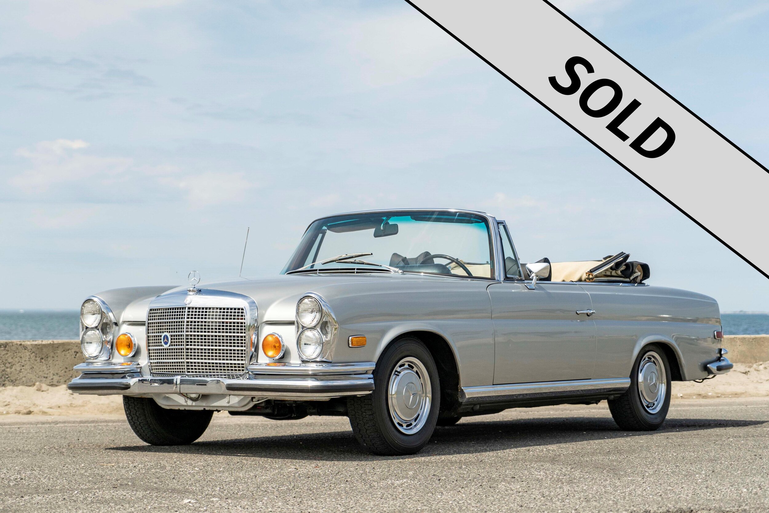 1971 Mercedes 280SE (51) SOLD.jpg