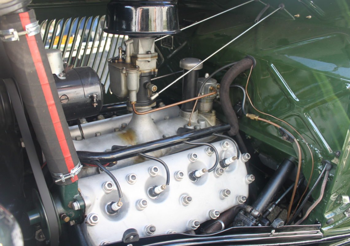 1933 Ford V8 Cabriolet (2).jpg