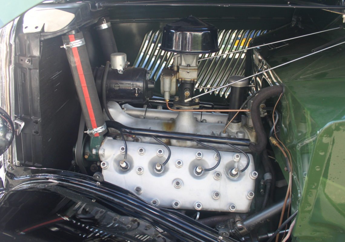 1933 Ford V8 Cabriolet (1).jpg