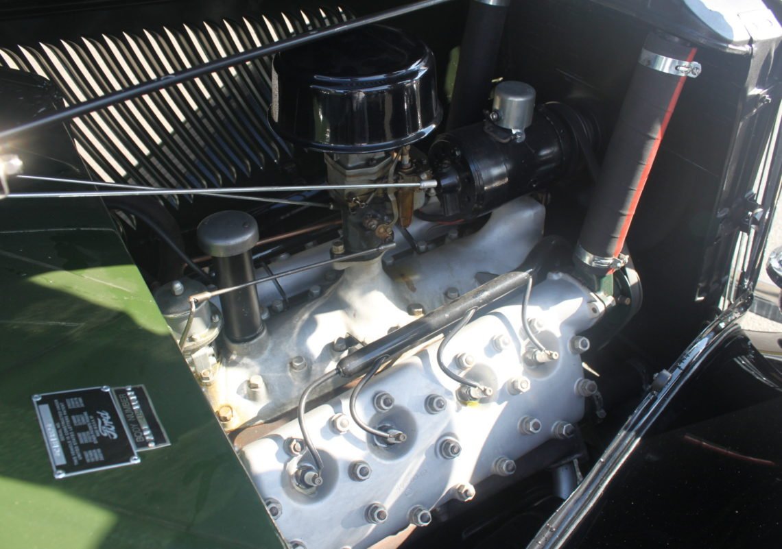 1933 Ford V8 Cabriolet (4).jpg