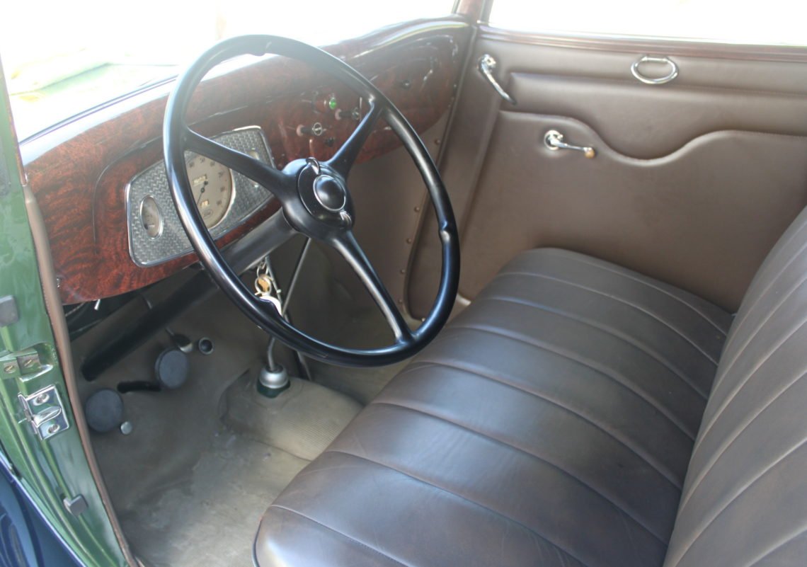 1933 Ford V8 Cabriolet (35).jpg