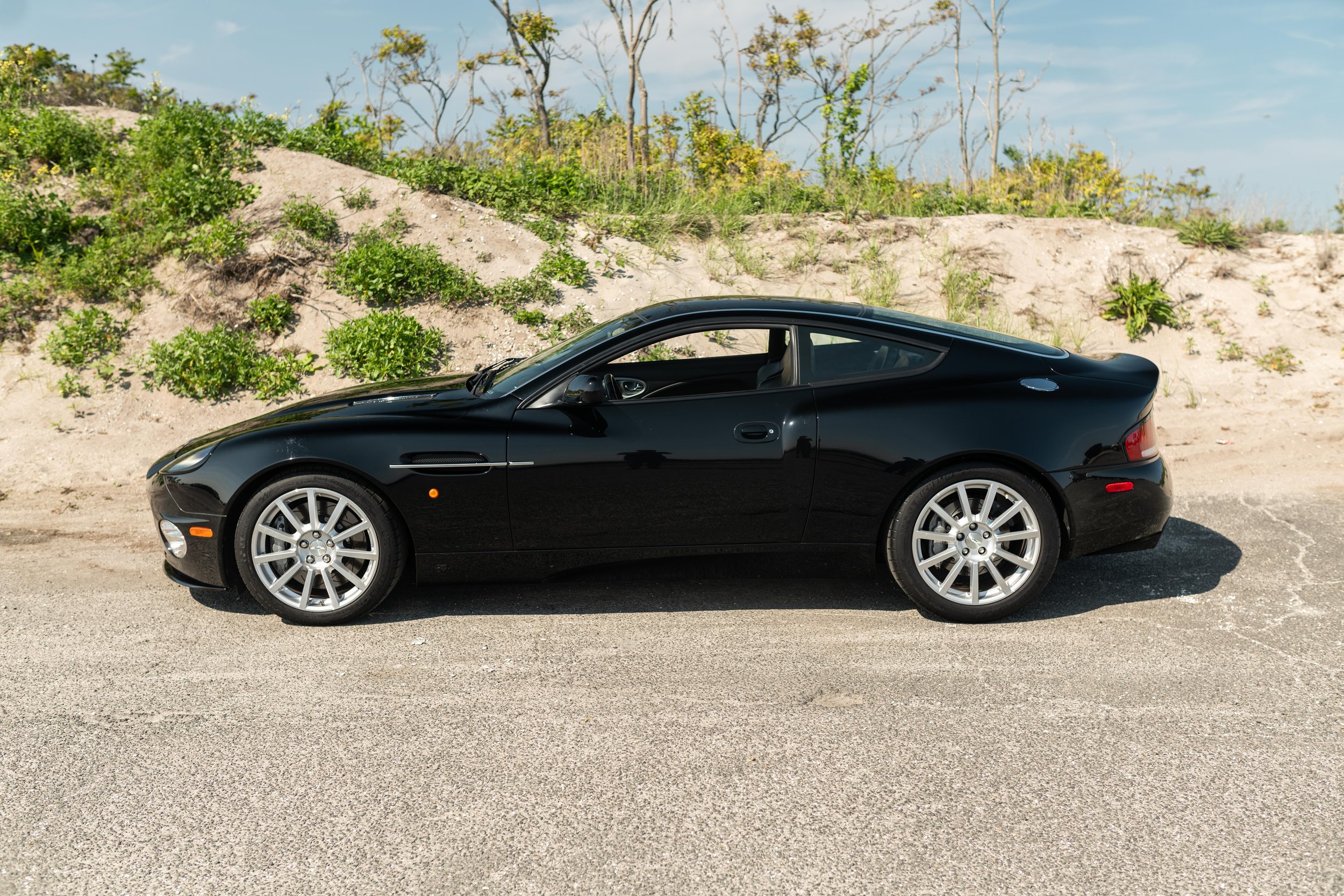astonmartinvanquish-3.jpg
