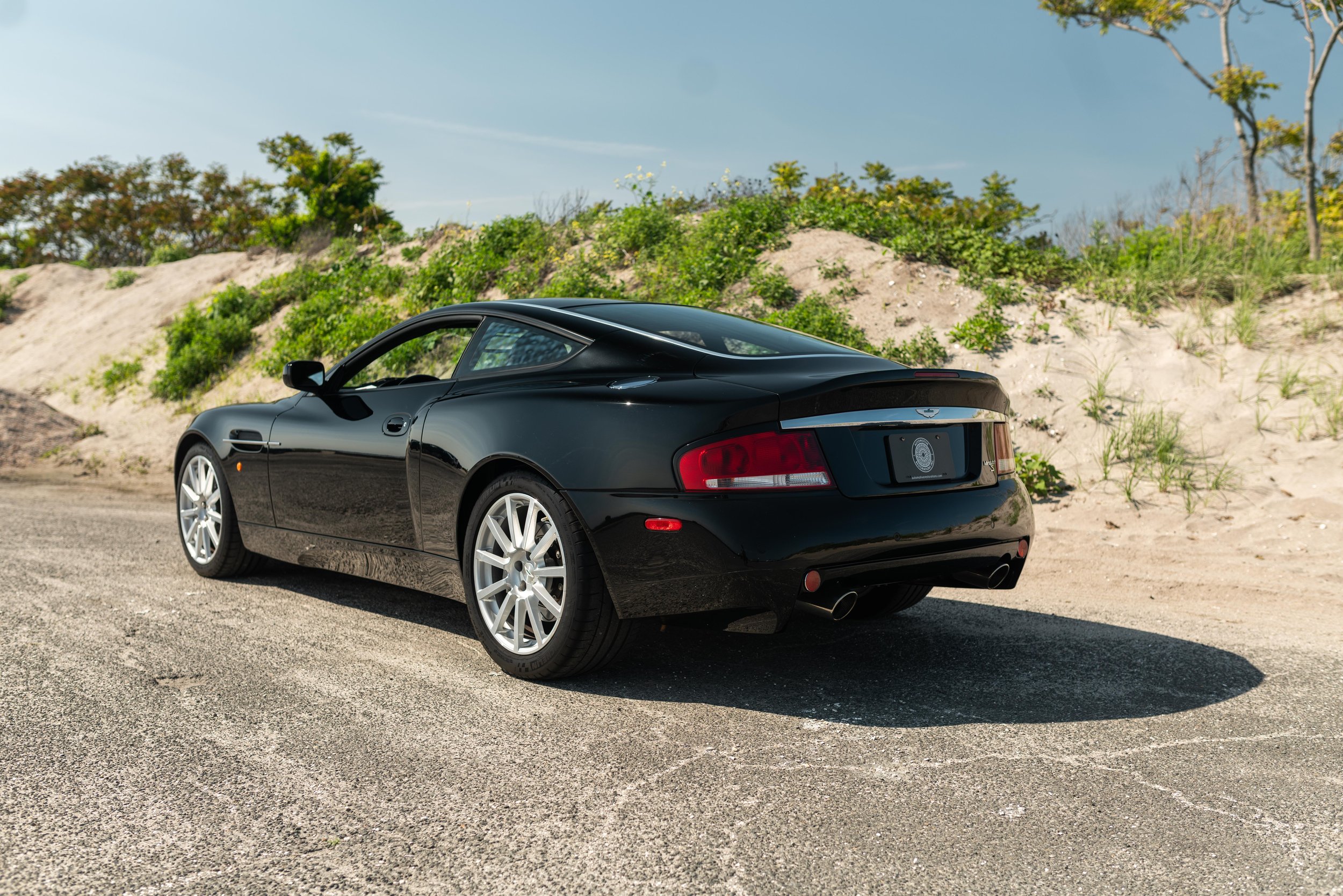 astonmartinvanquish-6.jpg