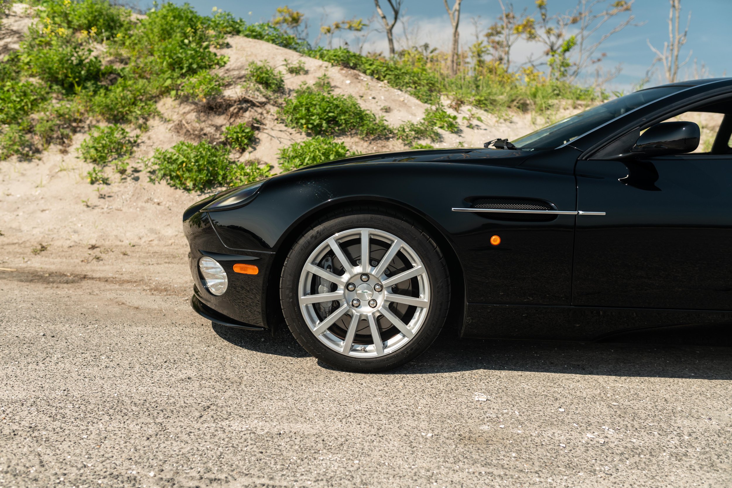 astonmartinvanquish-8.jpg