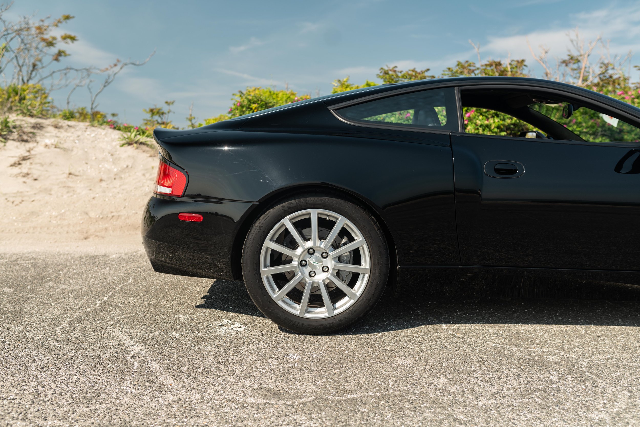 astonmartinvanquish-62.jpg