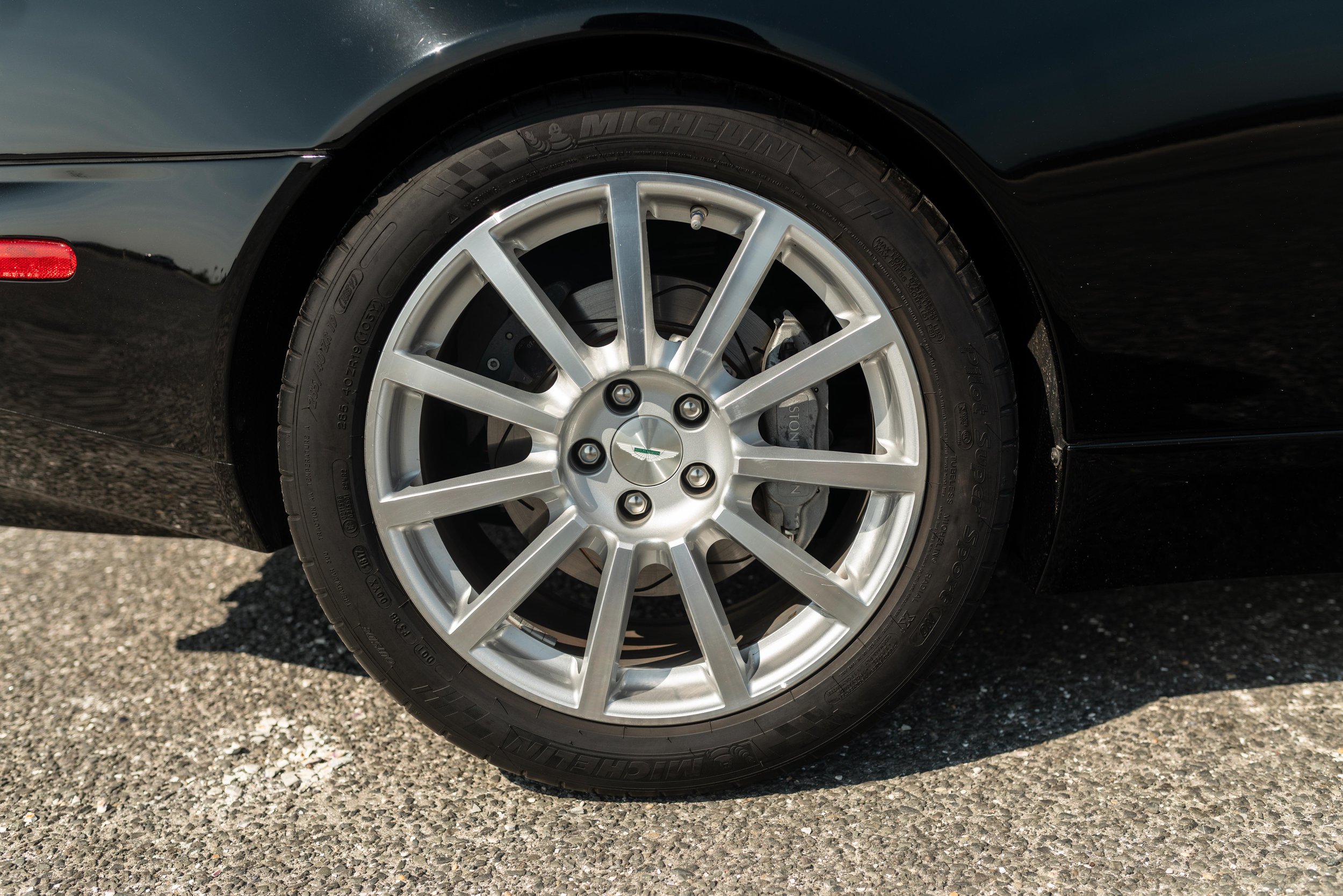astonmartinvanquish-65.jpg