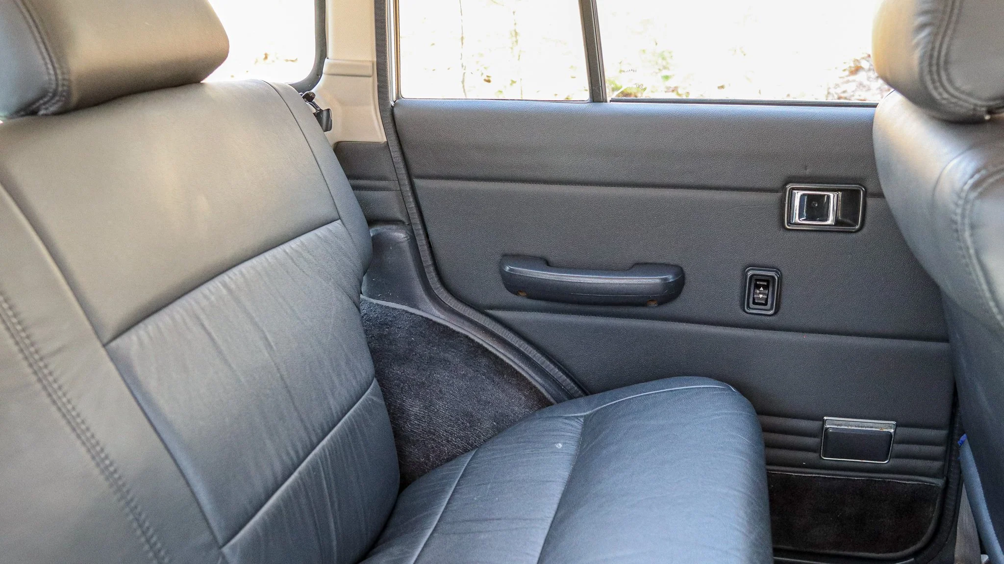 1988 Toyota Land Cruiser-68.jpg