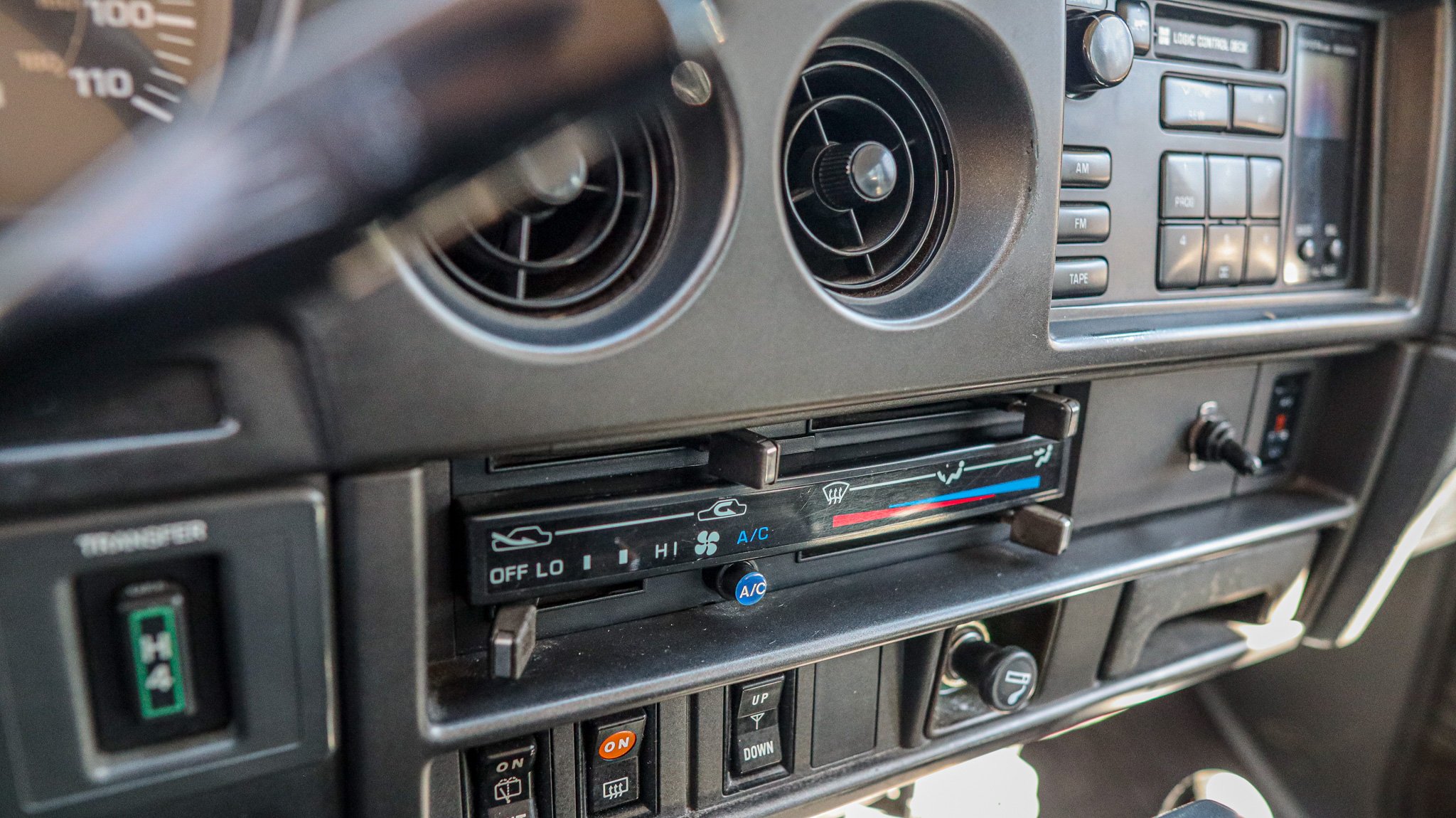 1988 Toyota Land Cruiser-72.jpg