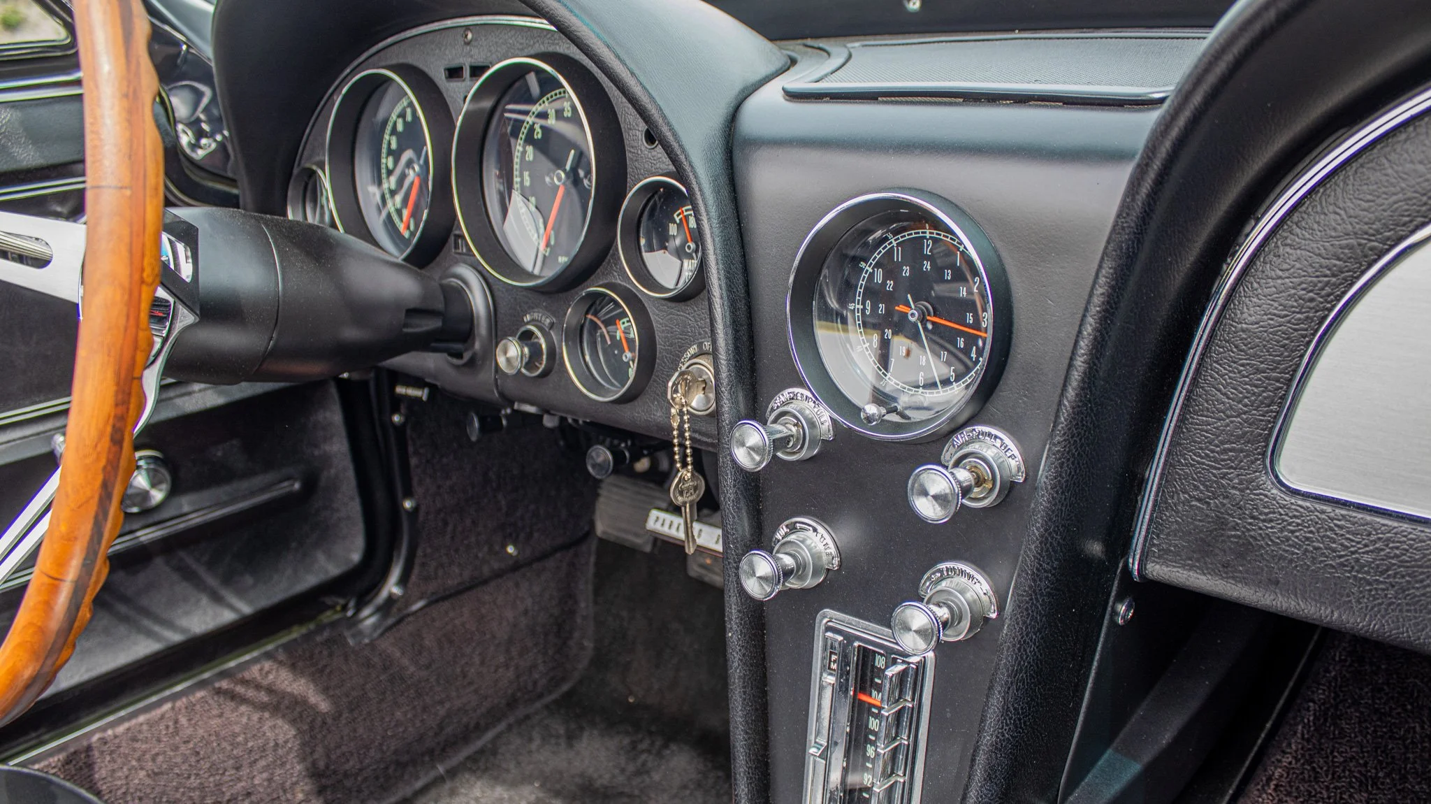1965 Chevrolet Corvette-32.jpg