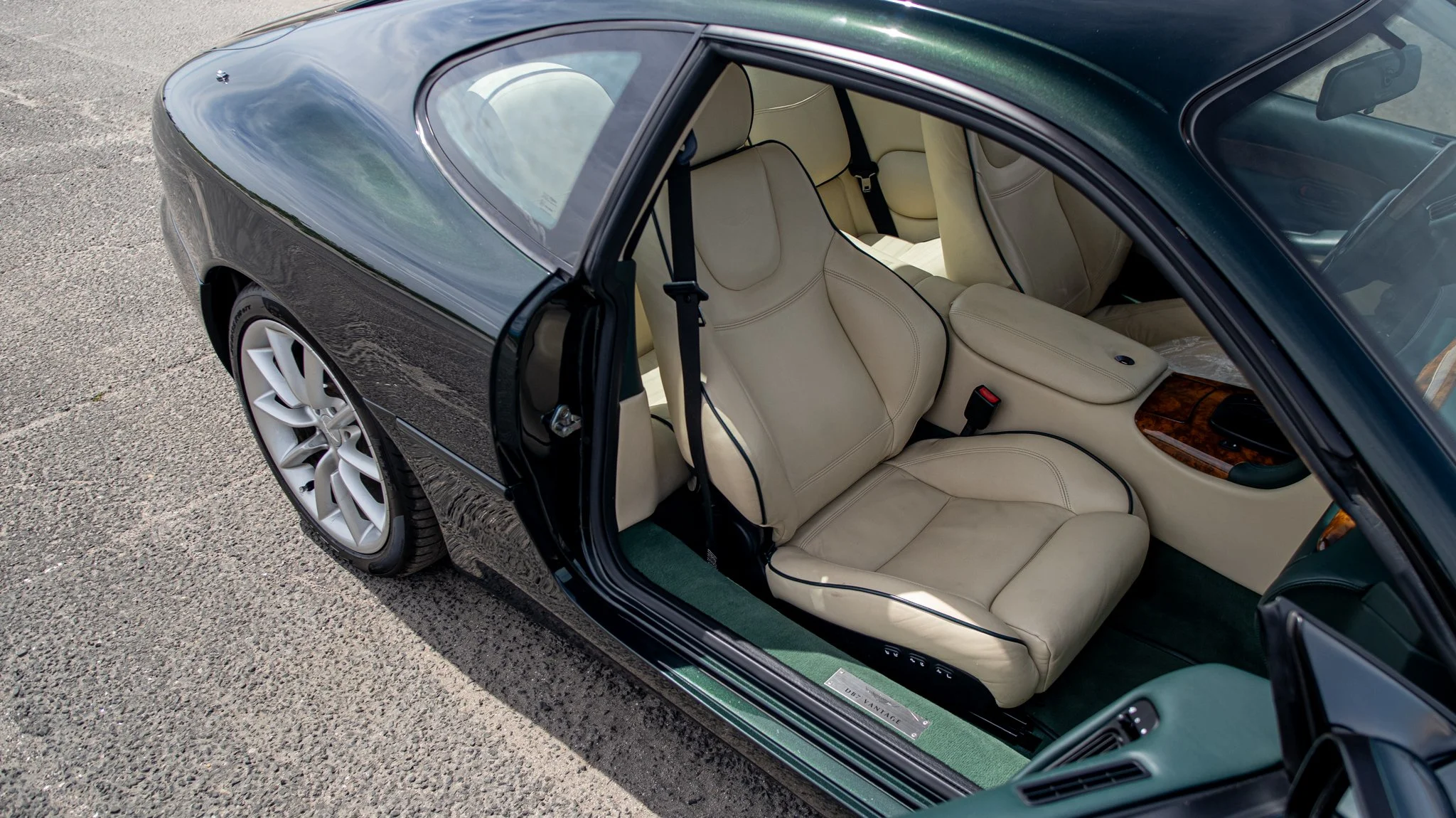 2000 Aston Martin DB7-061.jpg