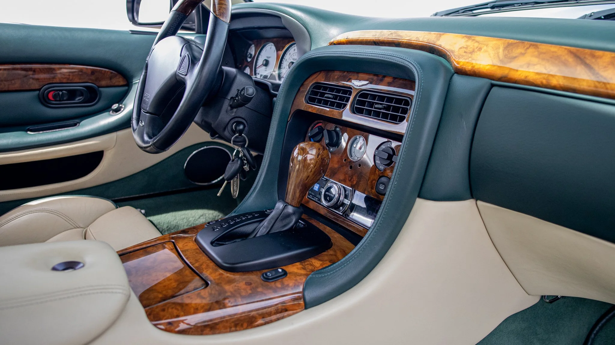 2000 Aston Martin DB7-062.jpg