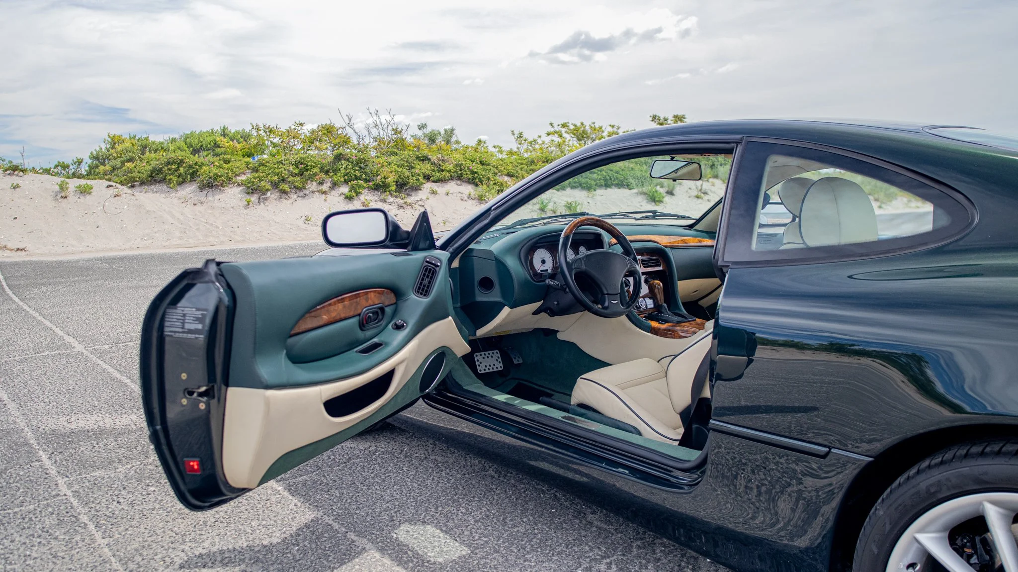 2000 Aston Martin DB7-064.jpg