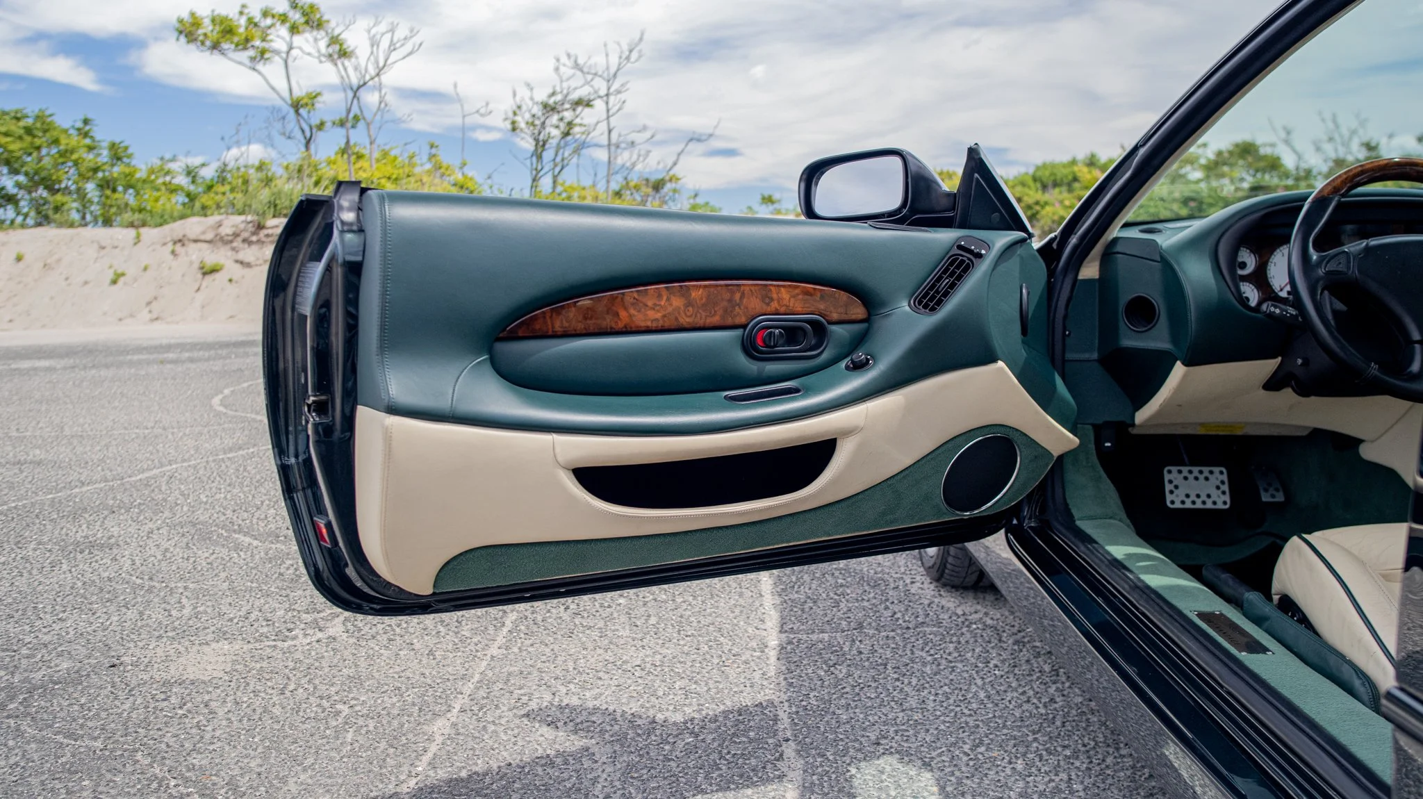 2000 Aston Martin DB7-067.jpg