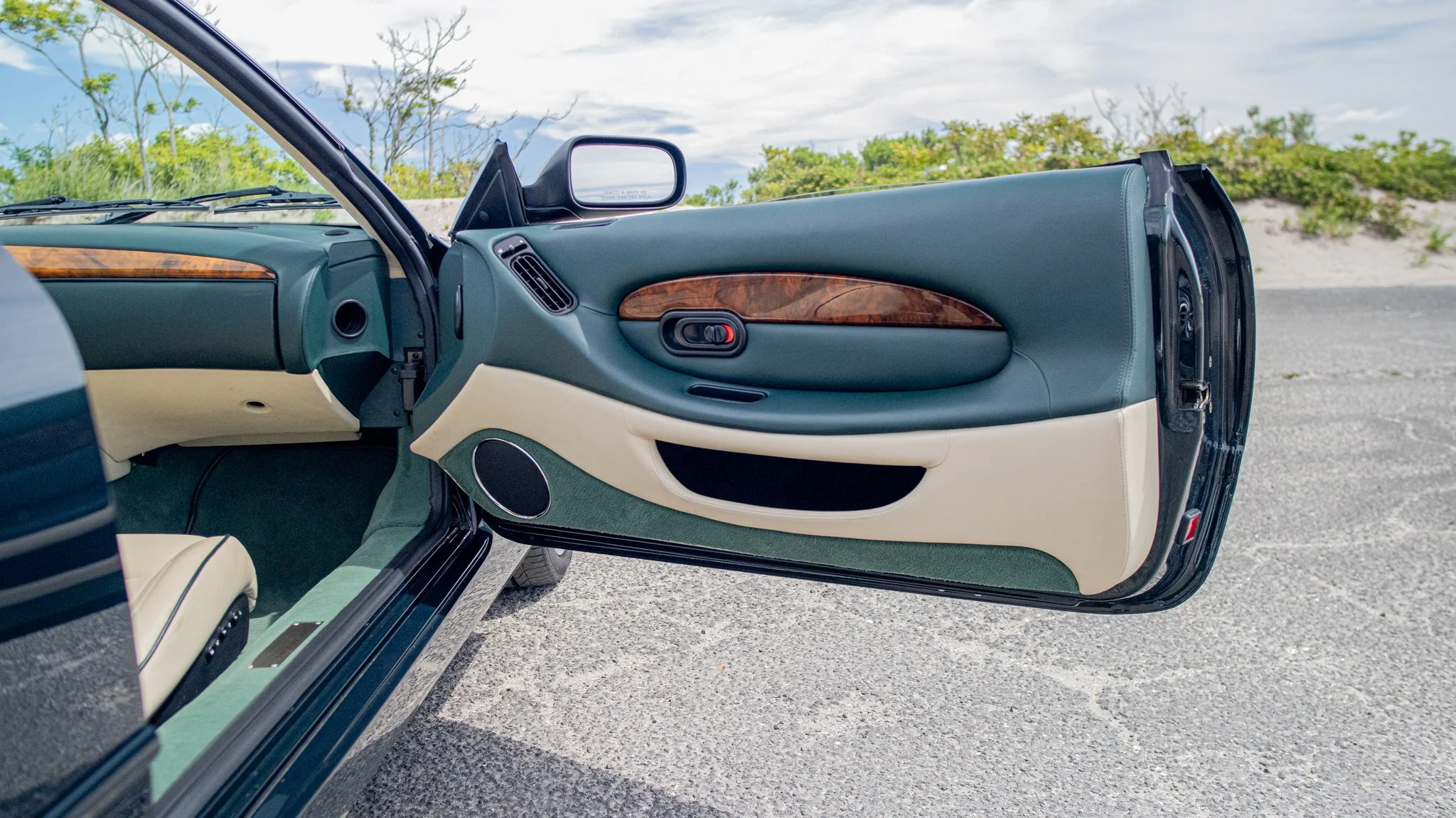 2000 Aston Martin DB7-070.jpg