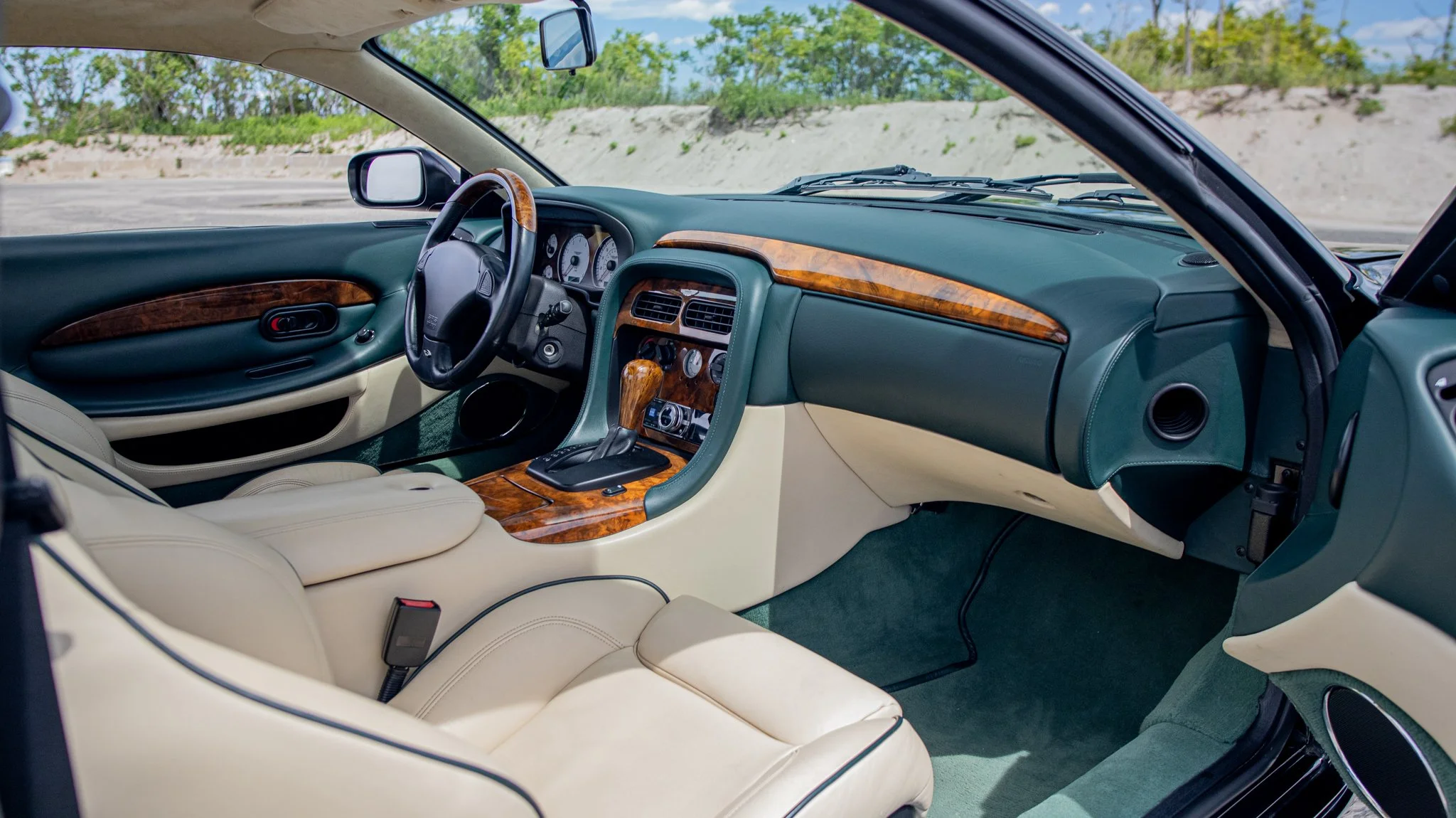 2000 Aston Martin DB7-071.jpg