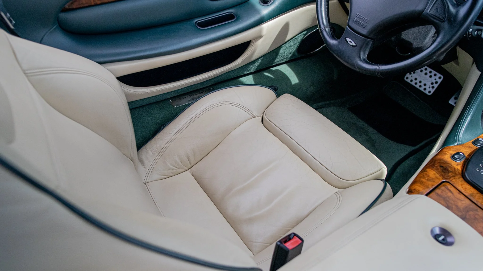 2000 Aston Martin DB7-076.jpg