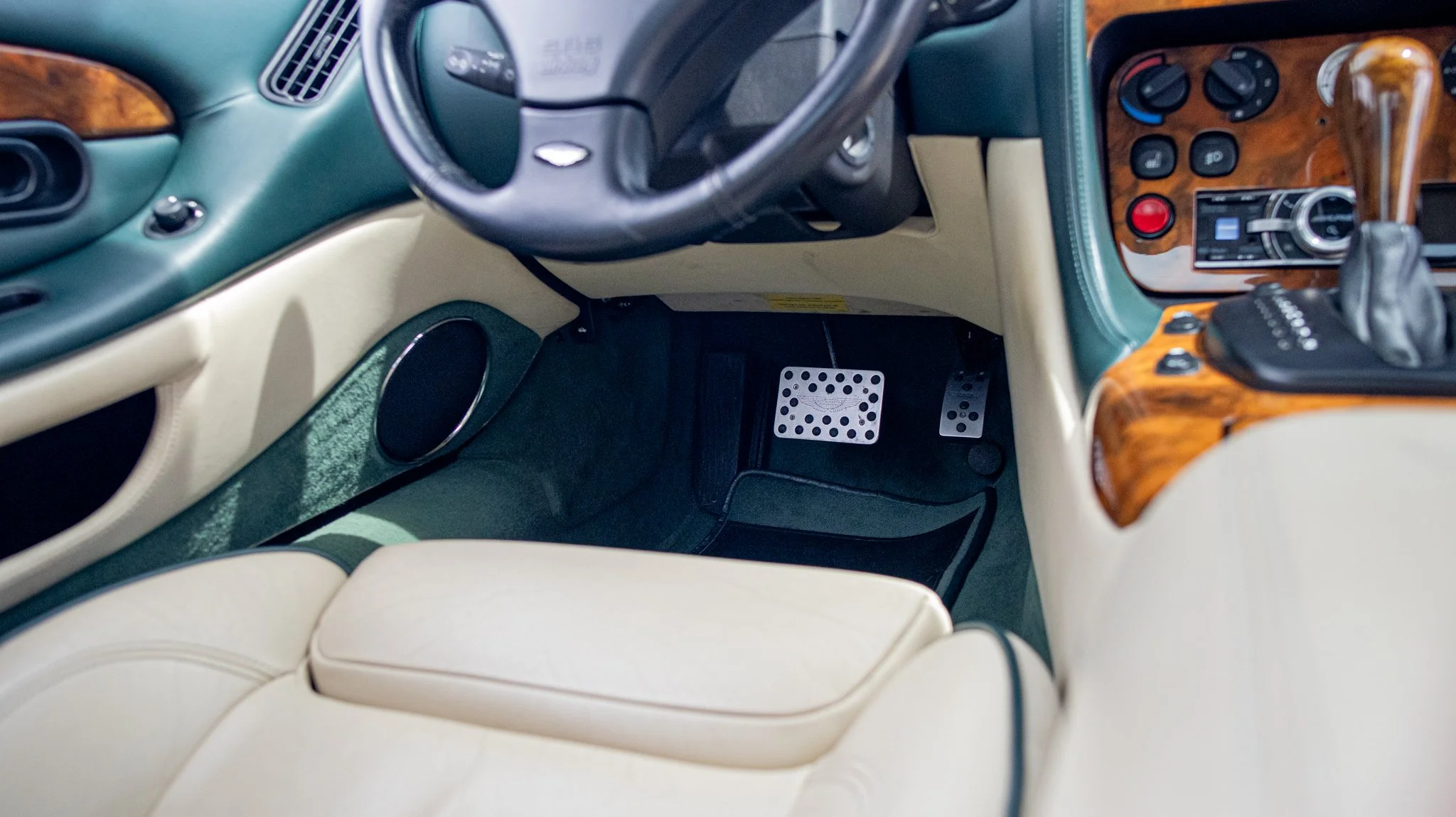 2000 Aston Martin DB7-077.jpg