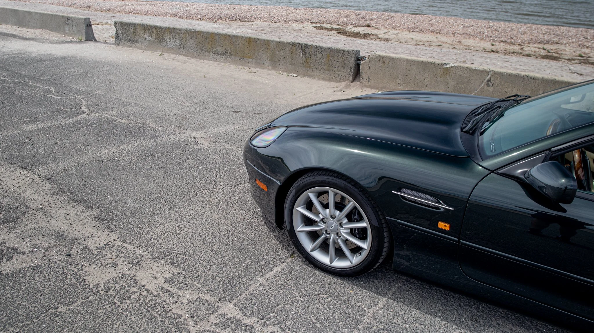 2000 Aston Martin DB7-002.jpg