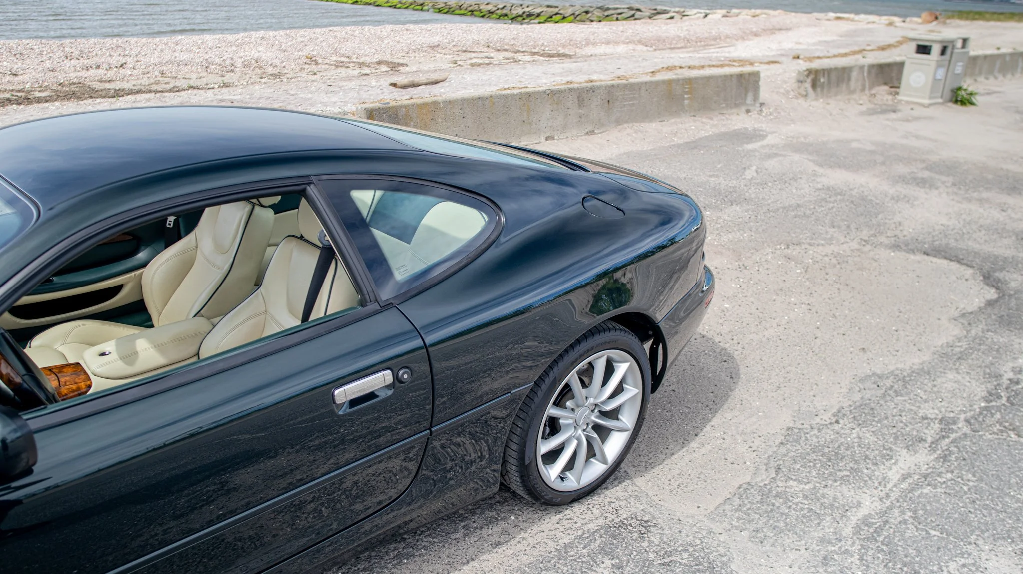 2000 Aston Martin DB7-003.jpg