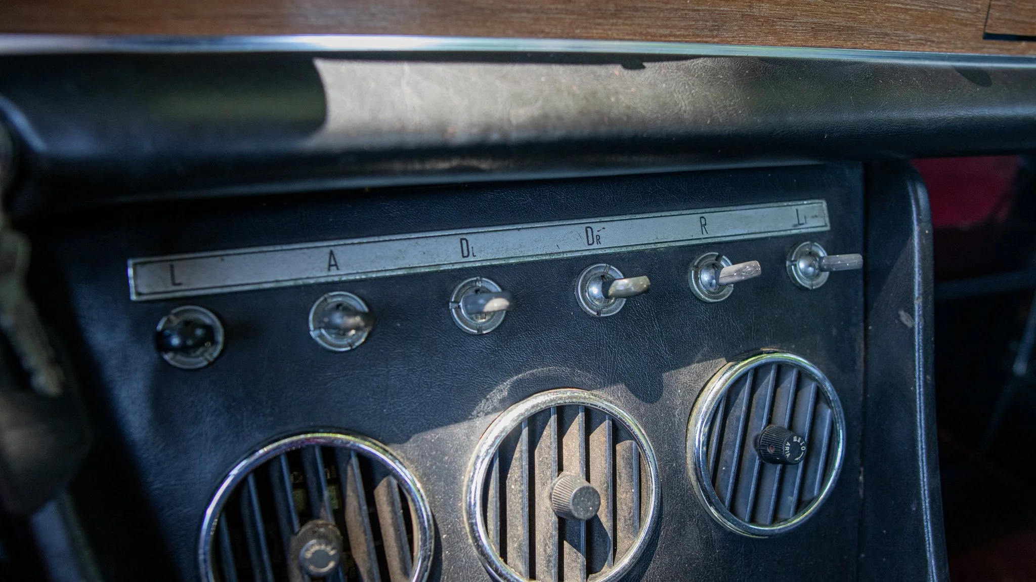 1967 Ferrari 330 GTC-007.jpg