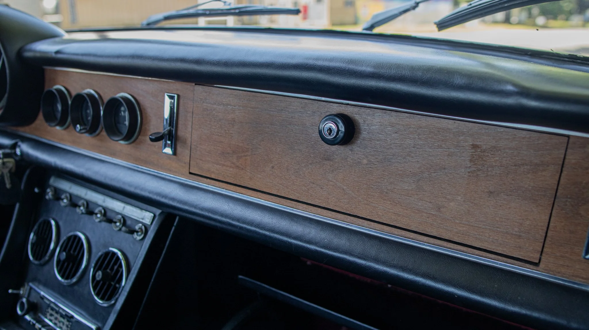 1967 Ferrari 330 GTC-046.jpg