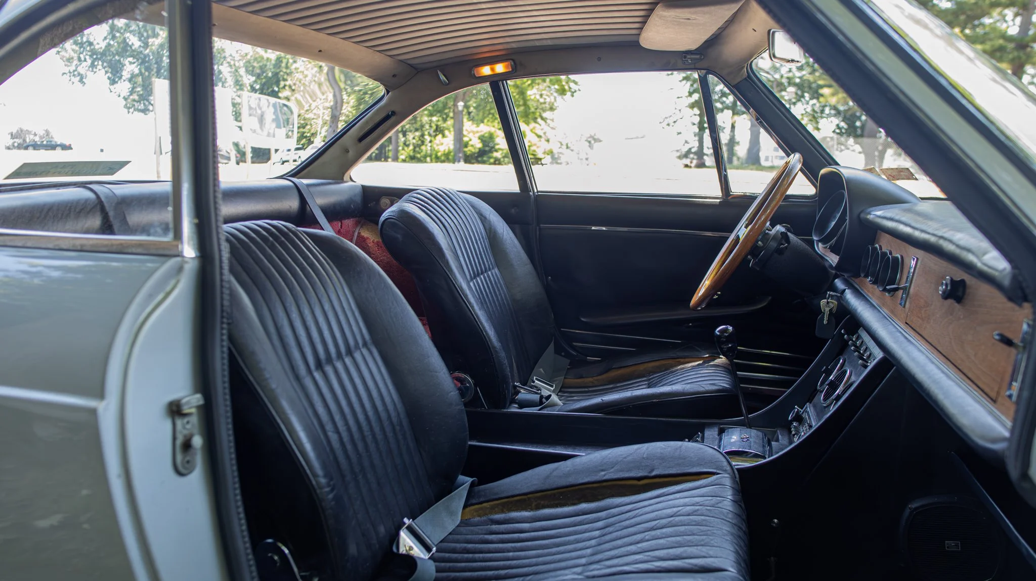 1967 Ferrari 330 GTC-066.jpg