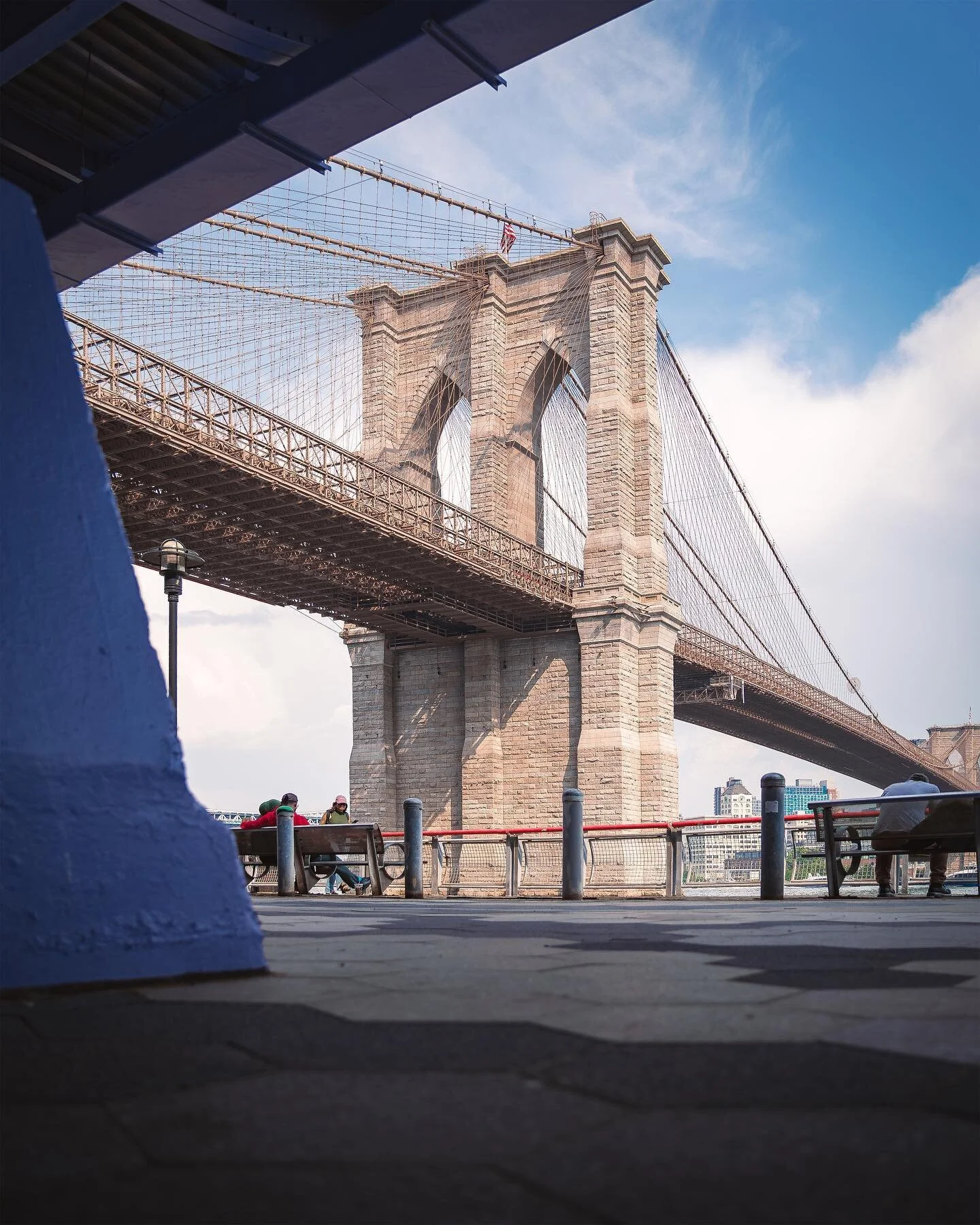 Looking at the Brooklyn Bridge.

#brooklynbridge #newyork #newyorkcity #nyc #landscapephotography #brooklyn #canon #canonphotography #architectural #newyorker