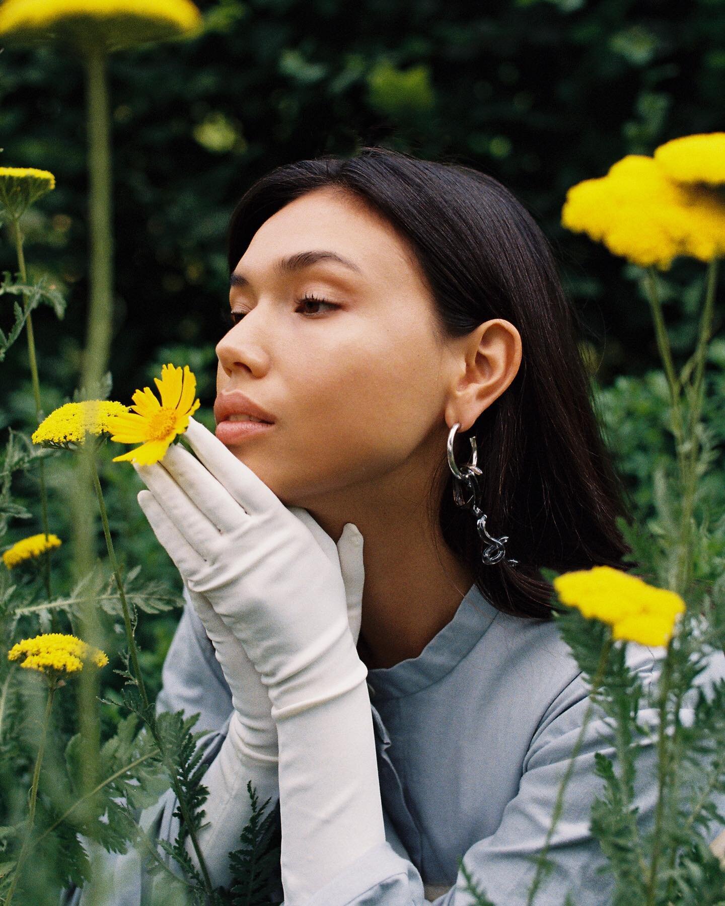 @viviengutmann for @mobjournal 🌼
MUA - @susanna_helen_ 
Stylist - @elisabethkiko