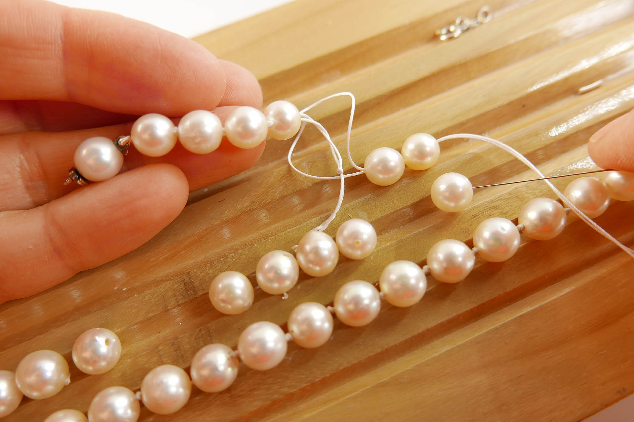 Technique d'enfilage de perles: Tutoriel - Collier à nœud