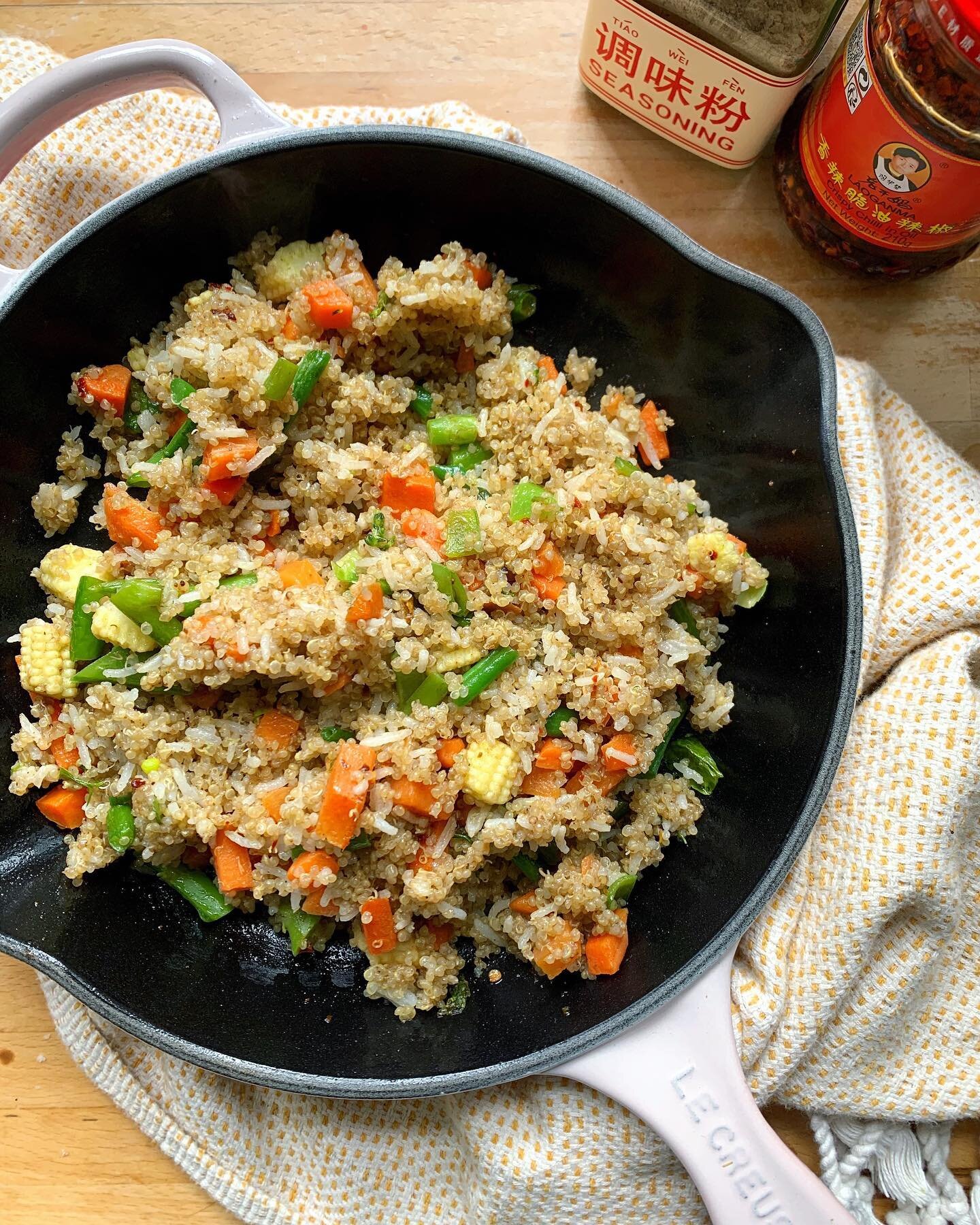 Sometimes leftovers are lifesavers! I put this #fridgeforage fried rice together in 5 minutes with leftover steamed vegetables, quinoa, and rice hanging out in the fridge, with the help of this delicious No. 2 seasoning by @halfway.kitchen. So useful