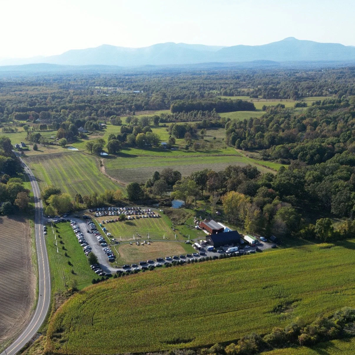 Continuing to welcome fall to the Hudson Valley this weekend 🍂

Friday 4-8pm
Saturday 12-8pm
Sunday 12-8pm 
Monday 12-7pm 

Kitchen closes one hour before the tasting room each evening.