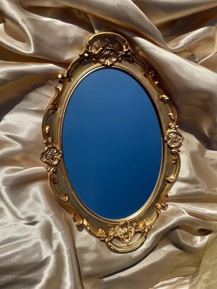 Flash Fiction: Mirrorless