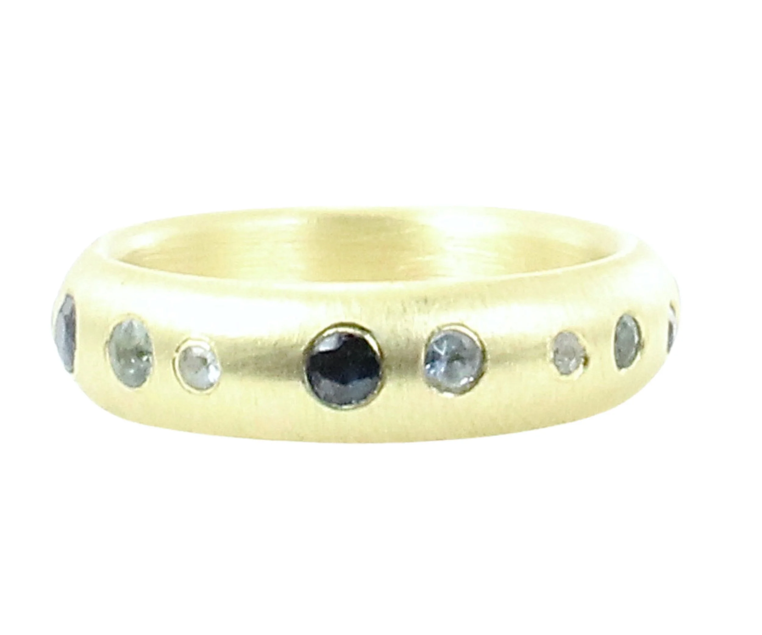 Hand-carved and Cast Band Ring in 18k gold with Flush-set Sapphires
