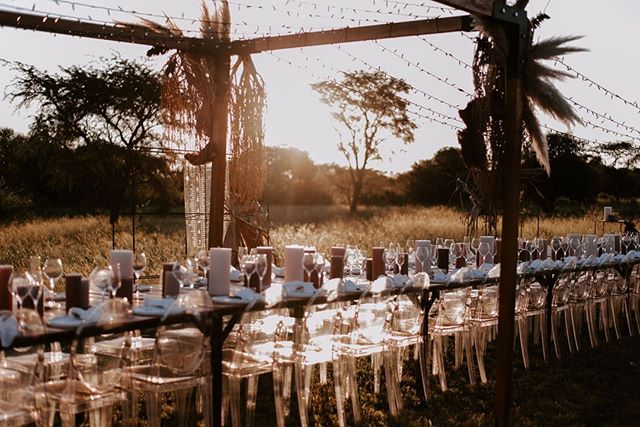 Sundowner hour in the bush, something magical. 💫⠀
⠀
.⠀
Image by @shanaygreenephotography 
Styling by @bish_bash_boosh⠀
Furniture by @reservedexclusive⠀
Structure by @saltnpepper_creative⠀
~~~~~~~~⠀
#lunikhy #gamefarm #bush #wedding #bushwedding #out
