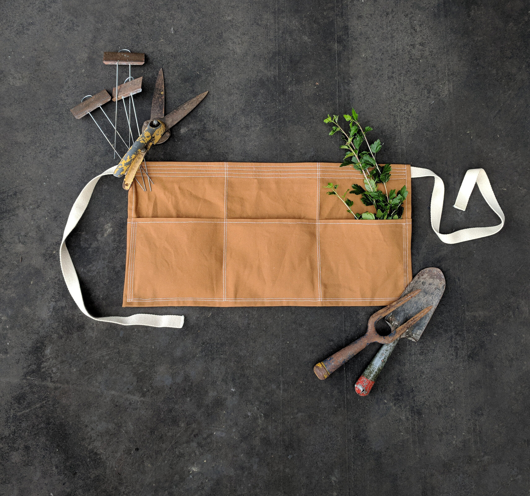 Aprons_Nutmeg_01.jpg