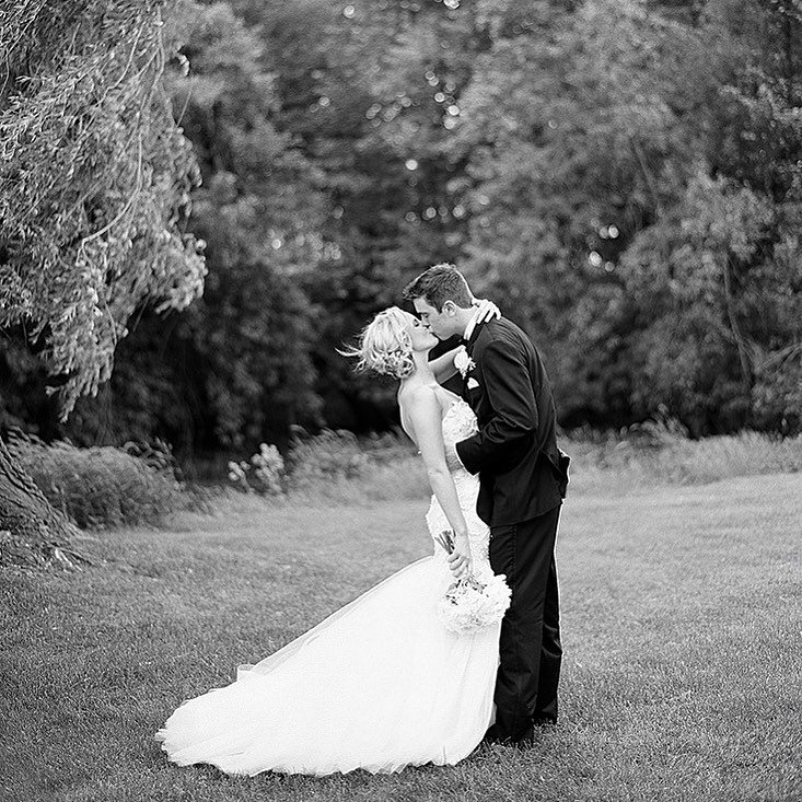 Forever a fan of romantic &ldquo;all-in&rdquo; kisses, classic style and a roll of authentic black and white film. 💕 #katefrankphotography #buttedesmortscountryclub #wisconsinbride #appletonweddingphotographer #ilovethem