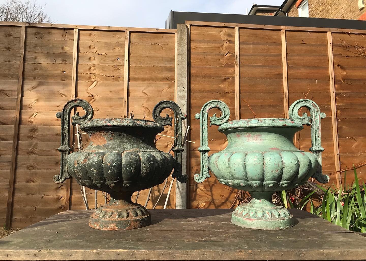 Lovely and unusual French cast iron garden urns from the 19th Century, before and after, but still work in progress
#antiques #interiordesign #interiors #interiordecor #antiquedealer #london #anitquegardenfurniture #architecturalantiques #architectur