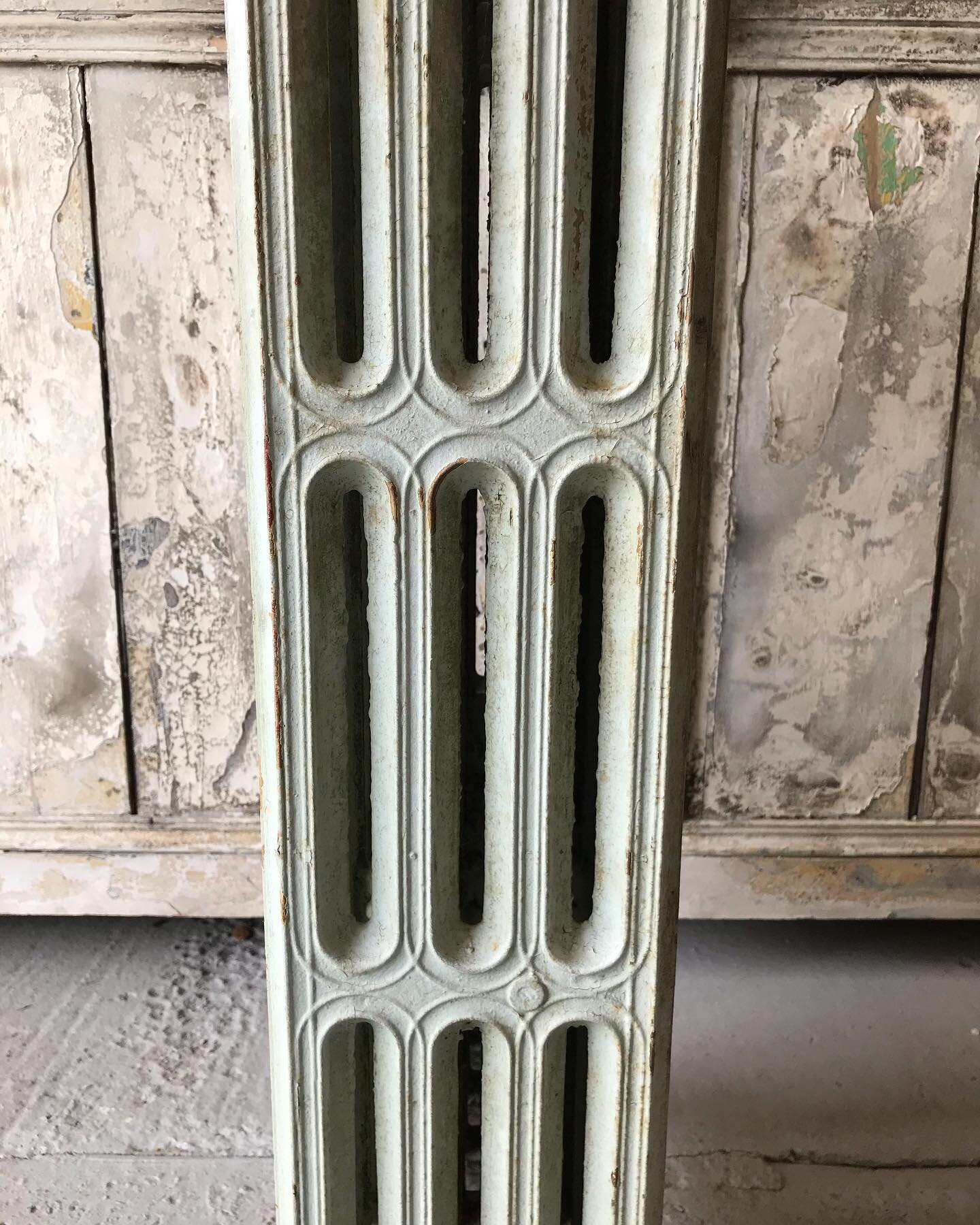 Lovely detail to this Art Deco cast iron radiator 
#antiques #interiordesign #interiors #interiordecor #antiquedealer #london #anitquegardenfurniture #architecturalantiques #architecturalsalvage #paris #frenchantiques #antiquesofinstagram #interiorde